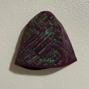 Oakley Vintage Printed Beanie Hat Acrylic Skull Tag One Size Maroon
